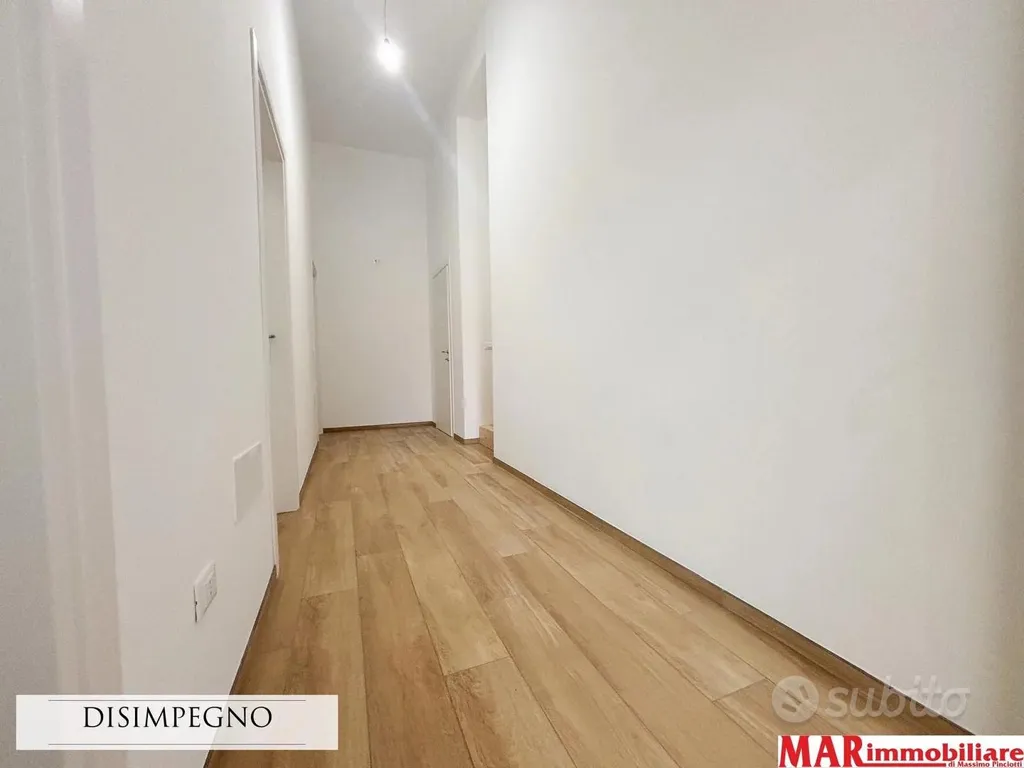 Esik - Office Space with Parking in Montesilvano