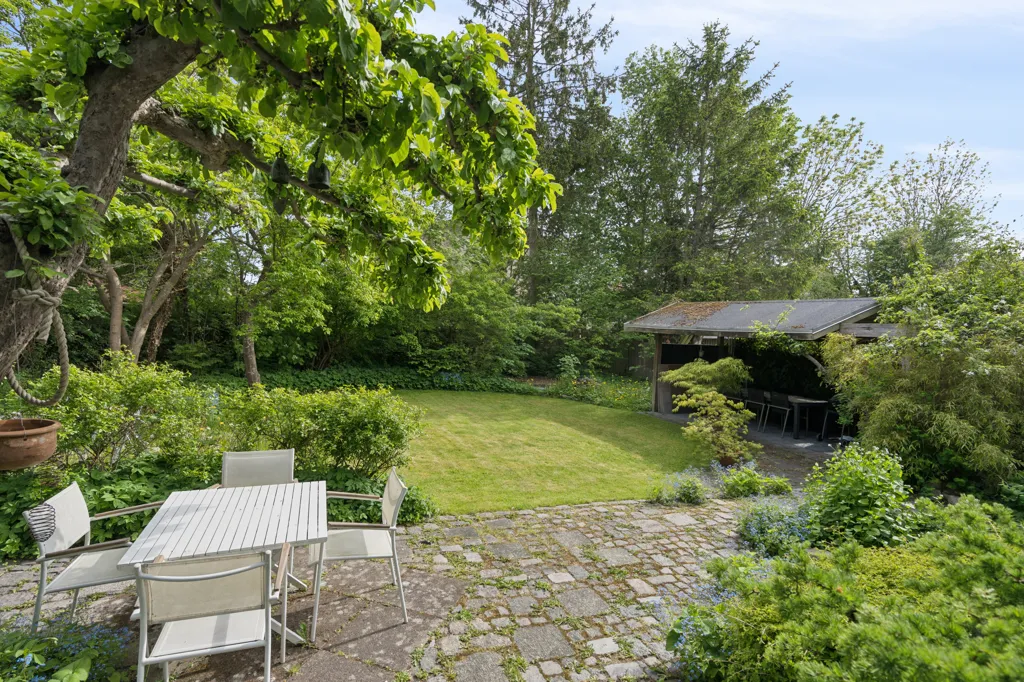 Jardin - 1930s Villa with Garden in Søborg