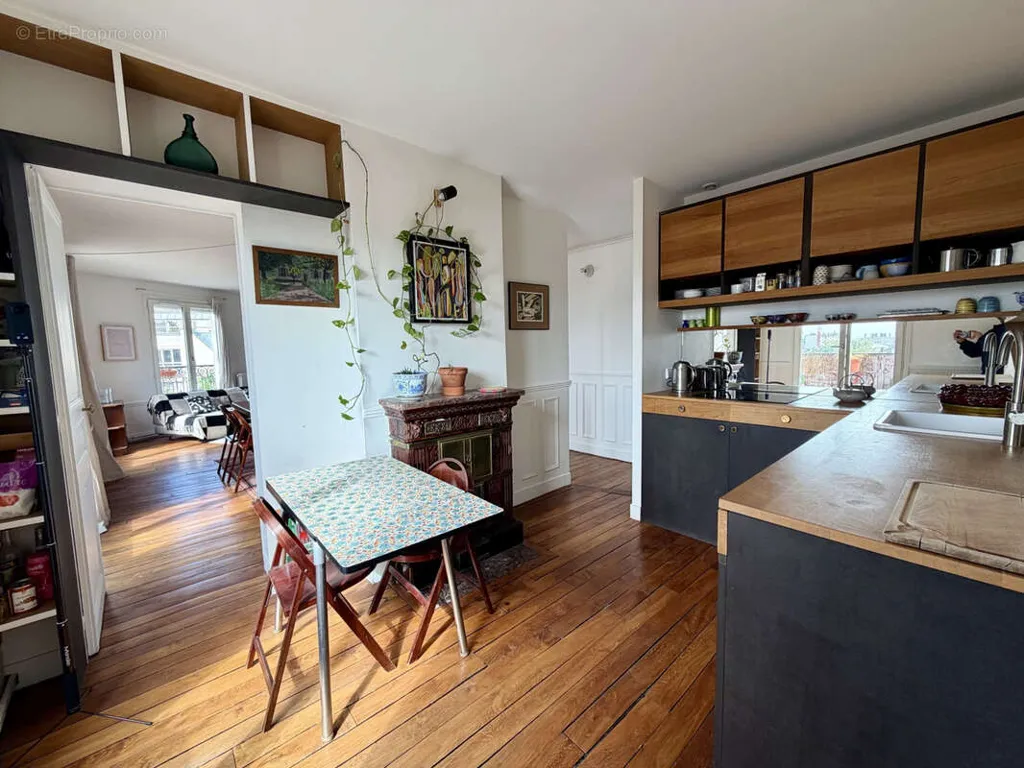 2-toaline korter asukohas Paris-10e