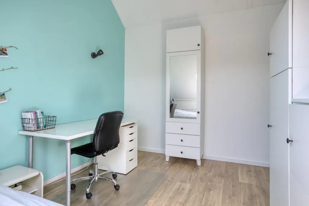 Bureau - Spacious House with Garden in Oud Gastel