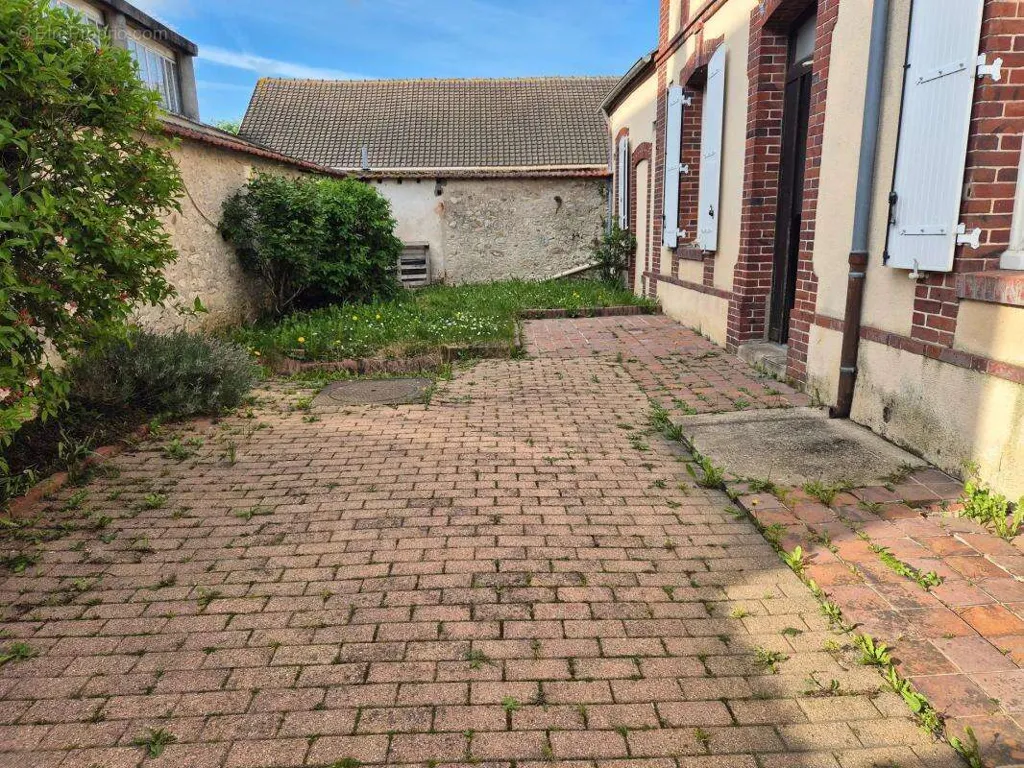 Garden - Charming House with Courtyard in Prunay le Gillon