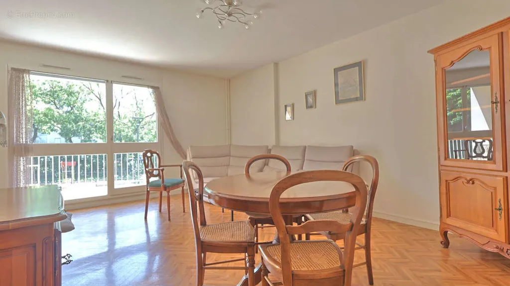 Sala da pranzo - Apartment with South Terrace in Rennes