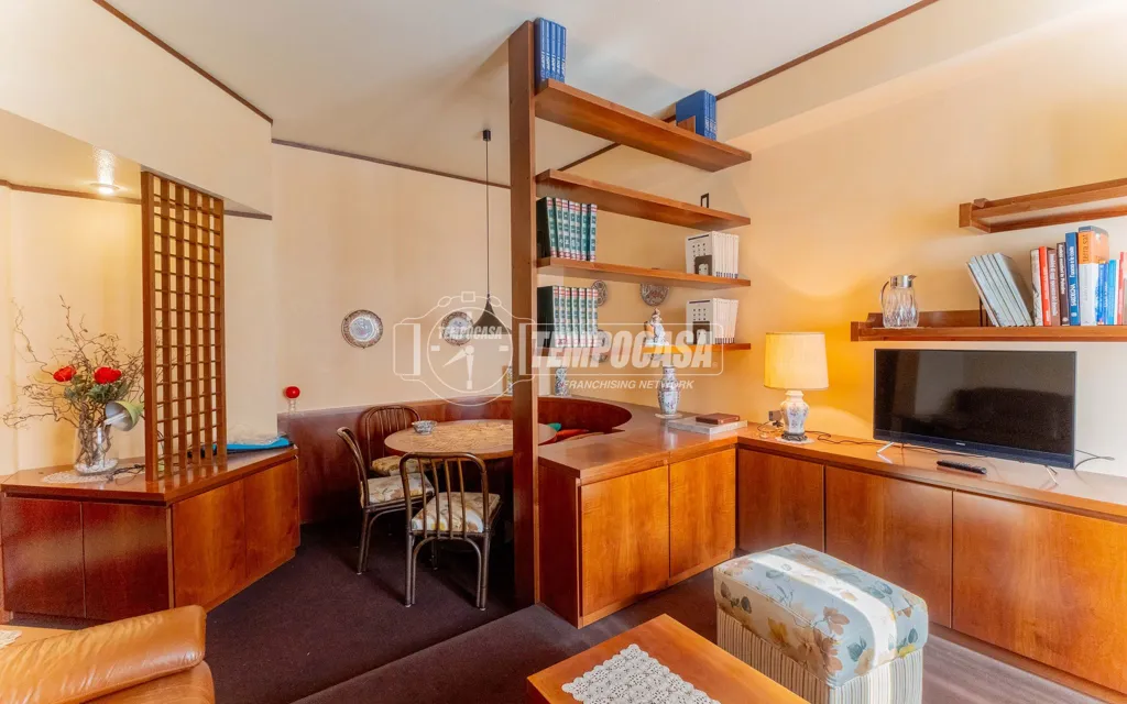Séjour - Bright Bilocale with Balcony in Milan