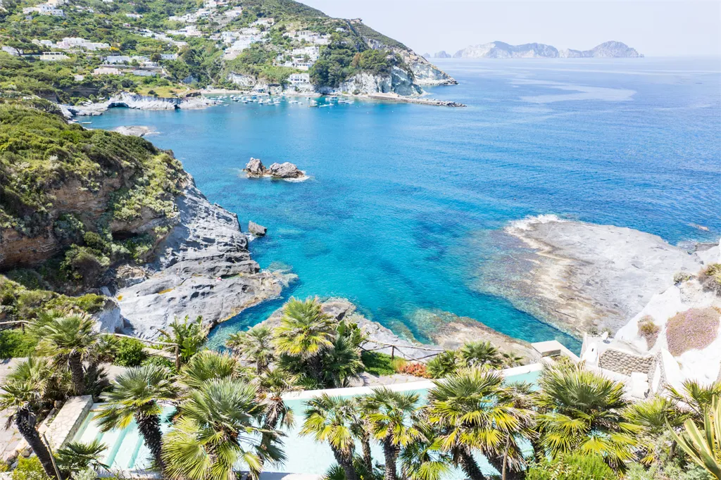 Bassein - Seafront Villa with Pool in Ponza