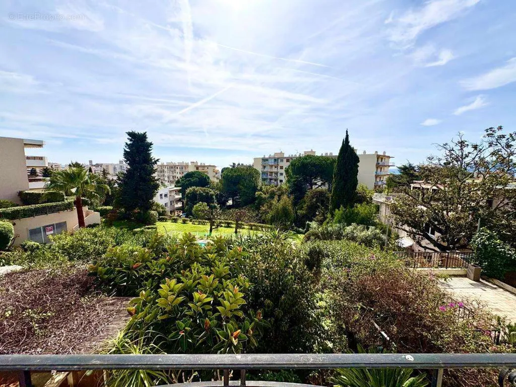 Rõdu - Charming 3-Bed Flat with Balcony in Cannes