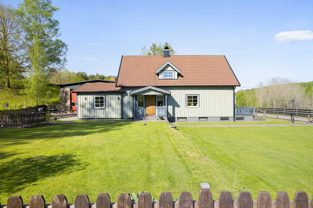 Extérieur - Villa with Workshop in Idyllic Setting