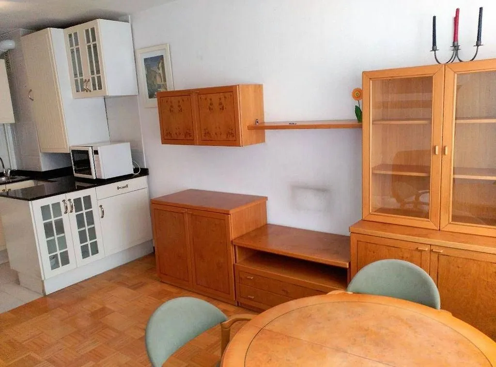 Söögituba - Ample 2-Bedroom Apartment with South View in San Adrián