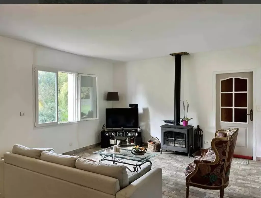 Séjour - Maison Récemment Construite avec Spa à Perchède
