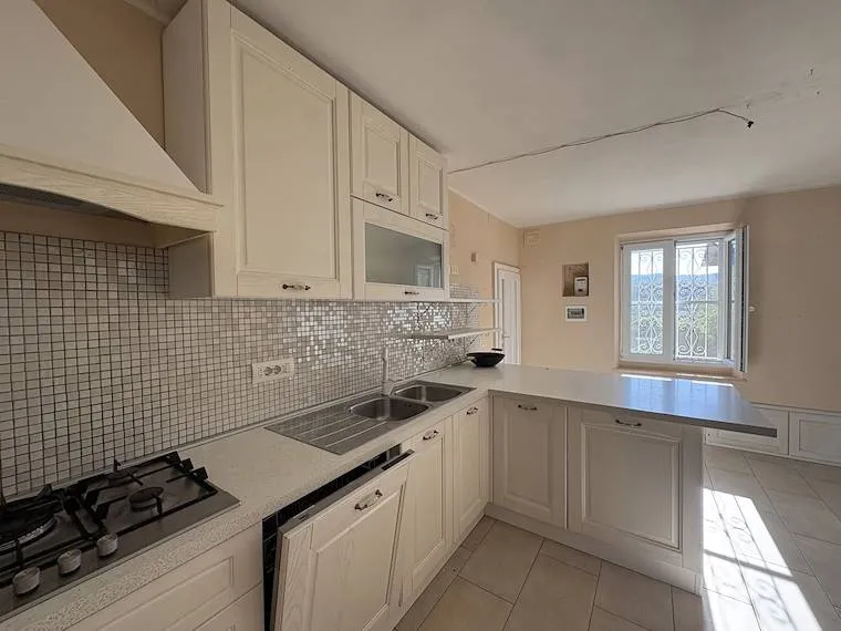 Küche - Rearranged Apartment with Balcony in Gallicano