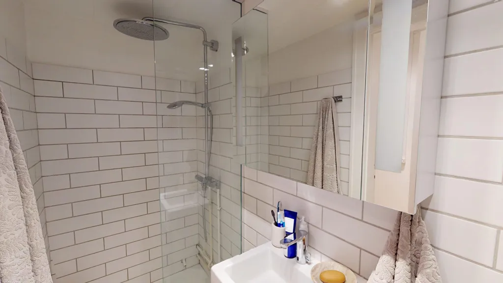 Bathrooms - 3-Bedroom Flat with Natural Light in Copenhagen K