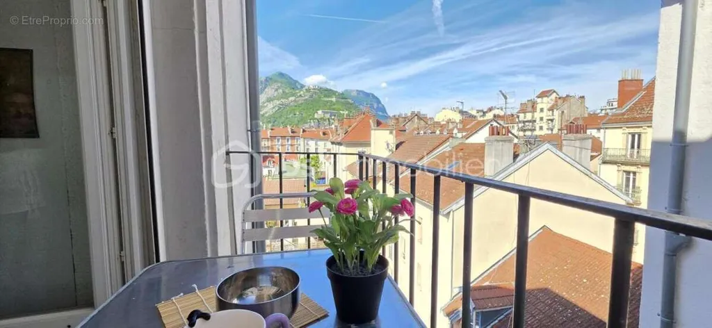 Rõdu - Studio with Balcony and Bastille View in Estacade