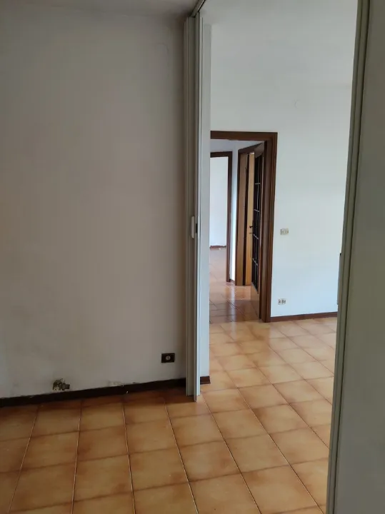 Esik - Spacious Three-Bedroom Apartment with Terrace in Adria