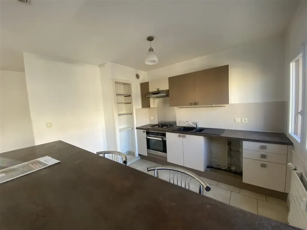 Köök - Apartment with Balcony in Gap