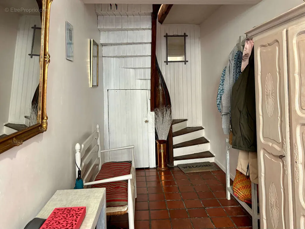 hallway_entrance