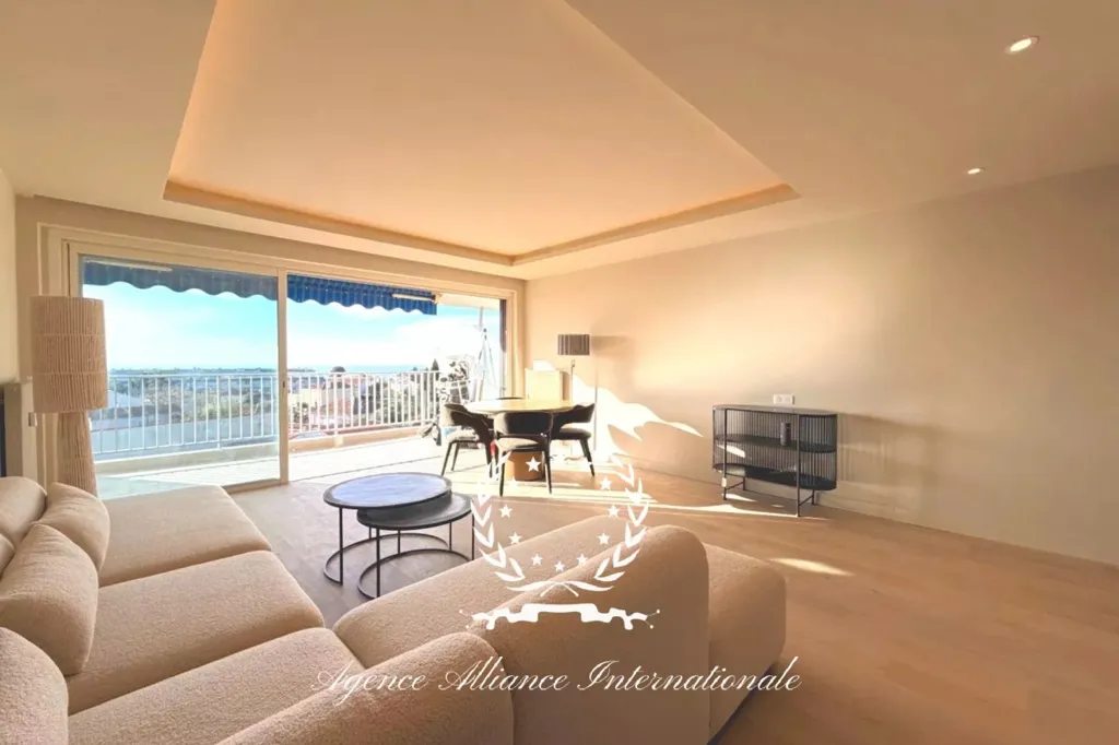 Elutuba - 3-Bedroom Apartment with Sea View in Cannes
