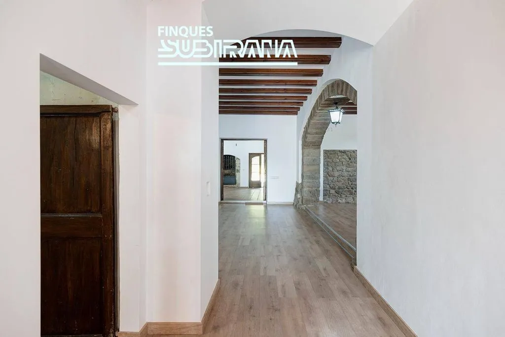 Entrée - Restored Farmhouse with Pool in Igualada