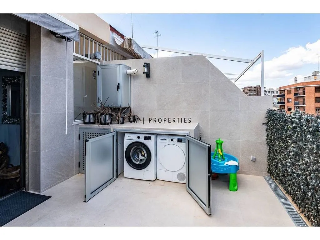 Terrasse - Duplex with Terrace in Exposició, Valencia