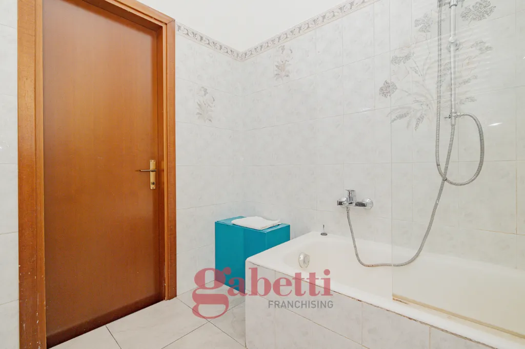 Bagni - Appartamento con terrazzino in stabile d'epoca a Milano