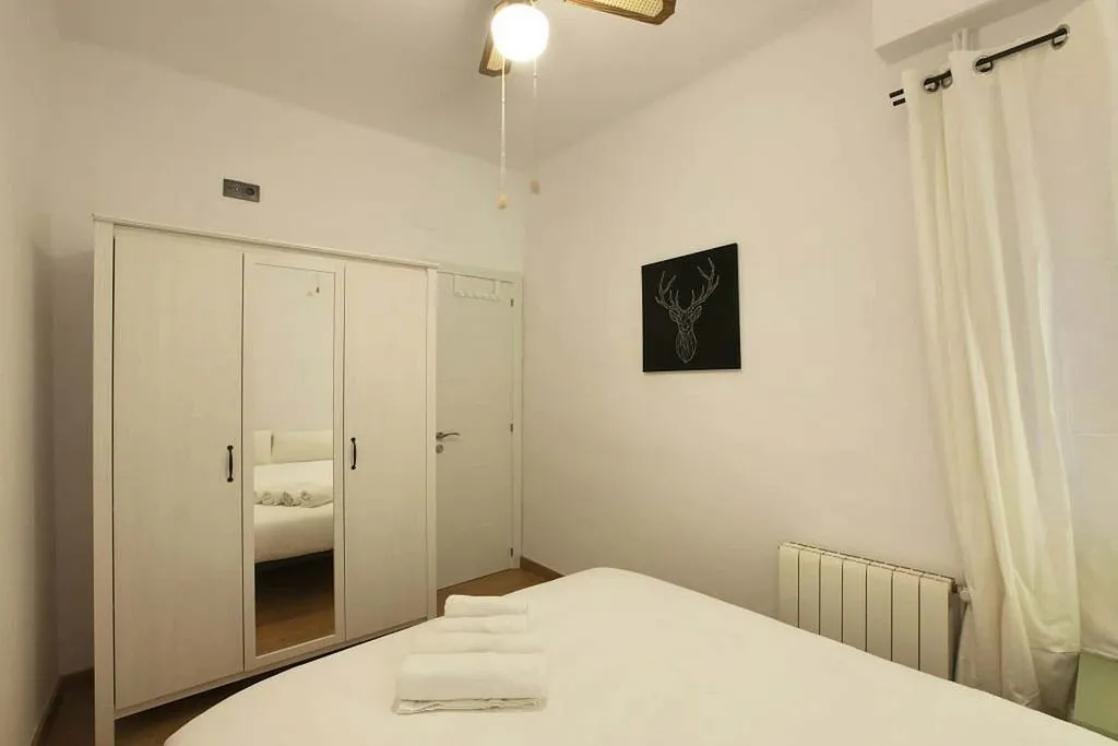 Magamistoad - Furnished Apartment with Central Heating in El Camp de l'Arpa del Clot