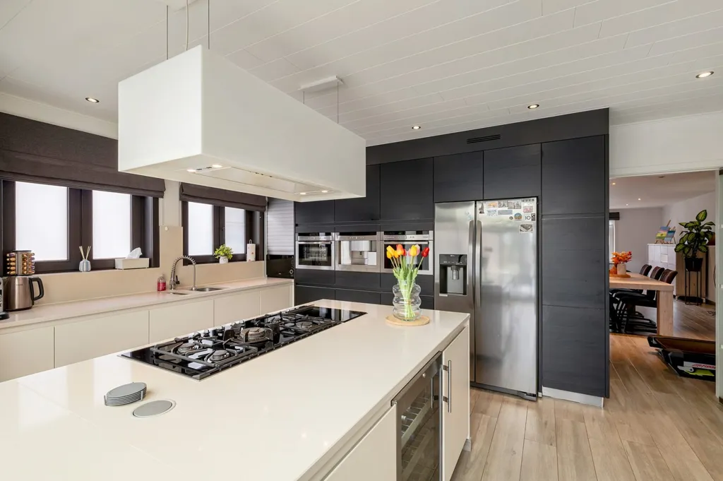 Cuisine - Bâtiment Semi-ouvert Rénové avec Piscine à Berlaar