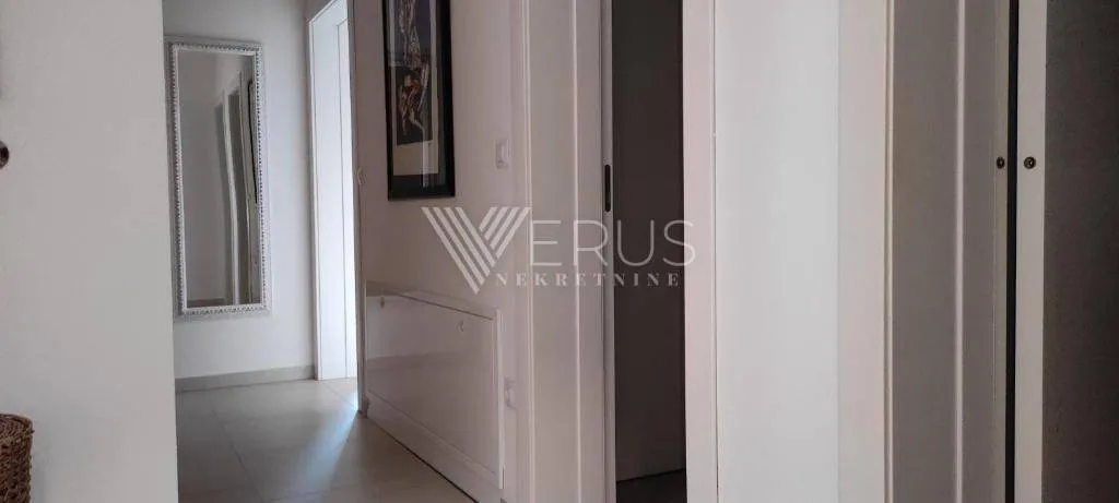 Esik - Modern Apartment with Sea View in Kostrena