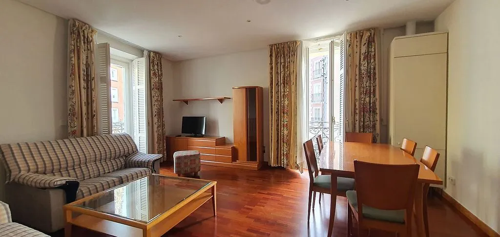 Living Room - 1-Bed Apartment with Balcony in Burgos Centre