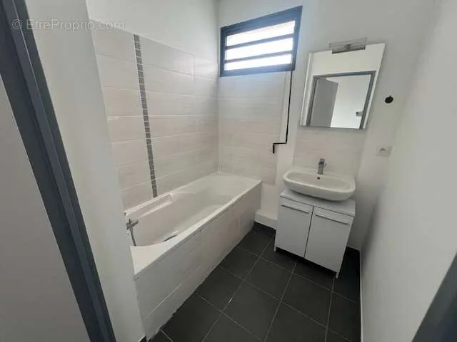 Salles de bain - Appartement 3 pièces à Sainte-Marie