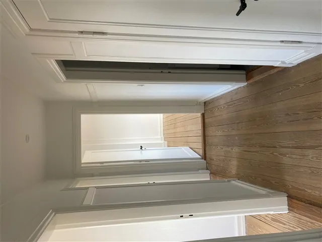 Entrée - Refurbished Flat with Balcony in Central Location