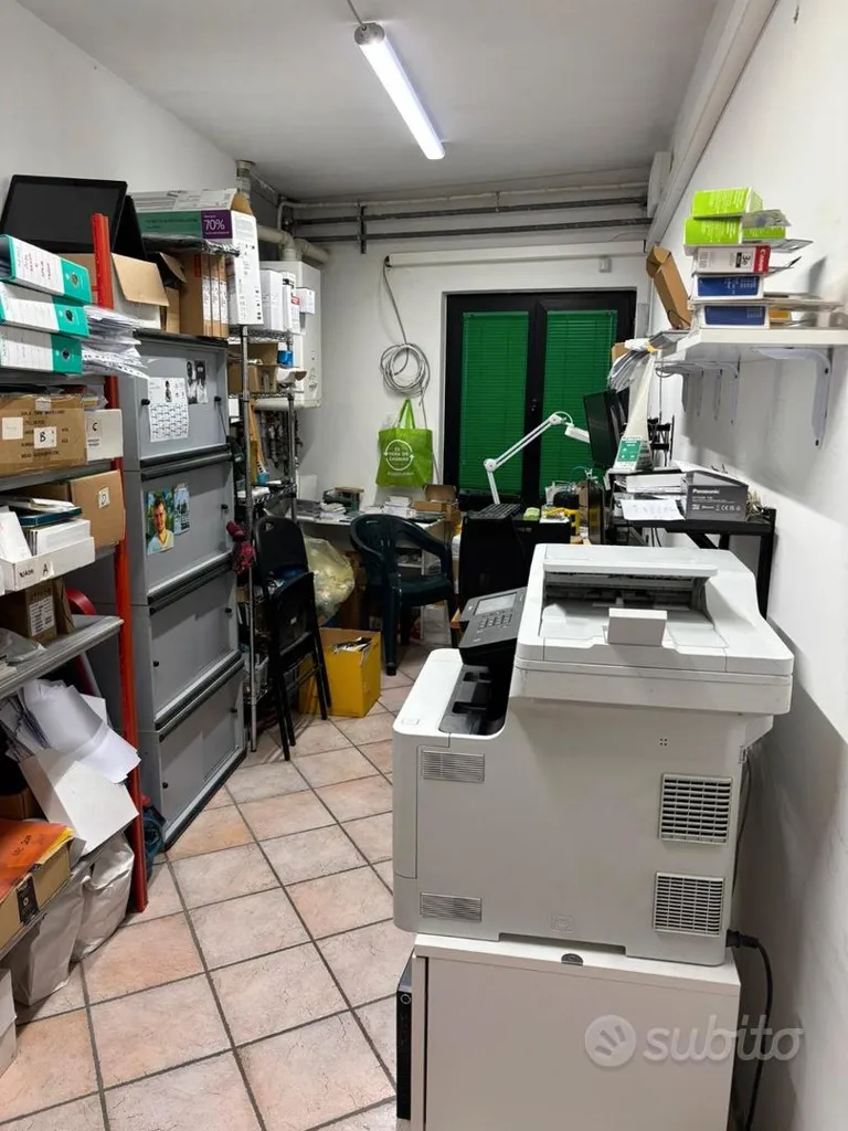 Kabinet - Established Mobile Phone Shop on Main Road