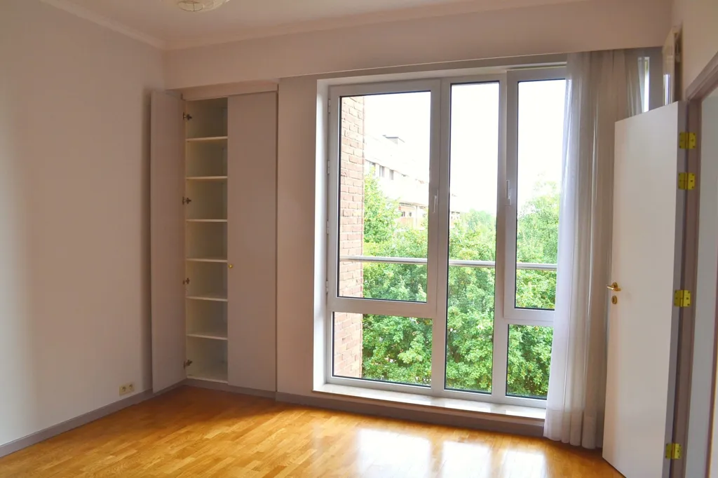 Pièces - Appartement Élégant avec Terrasse dans le Quartier des Ambassades