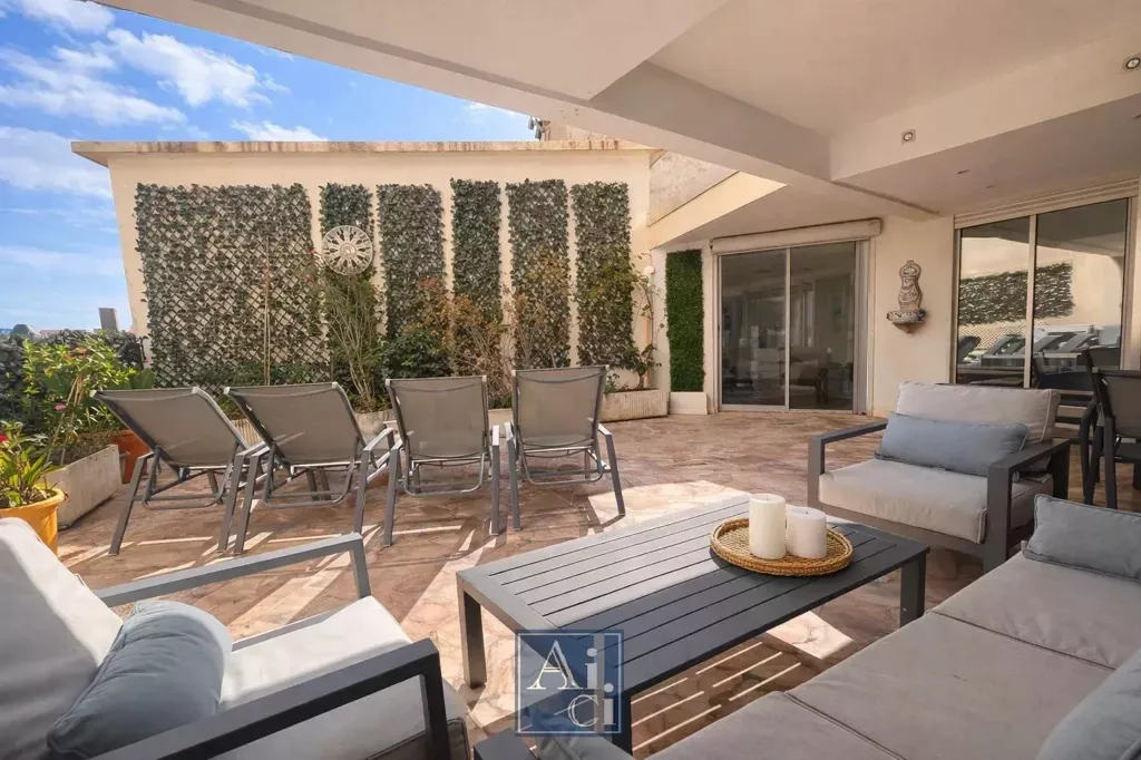 Terrass - Spacious 6-Piece Apartment in Cannes