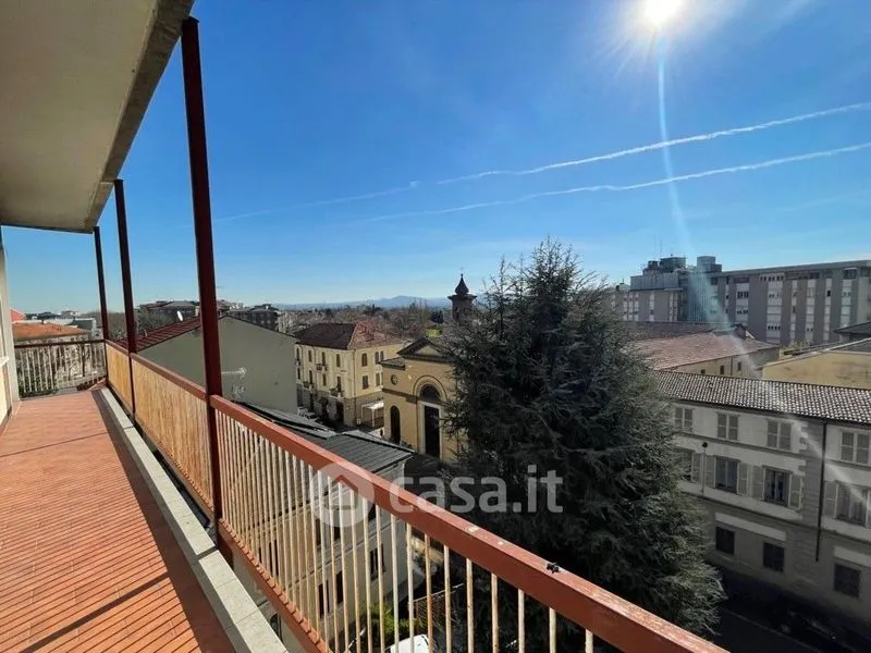 Rõdu - Apartment with Hillside View in Voghera