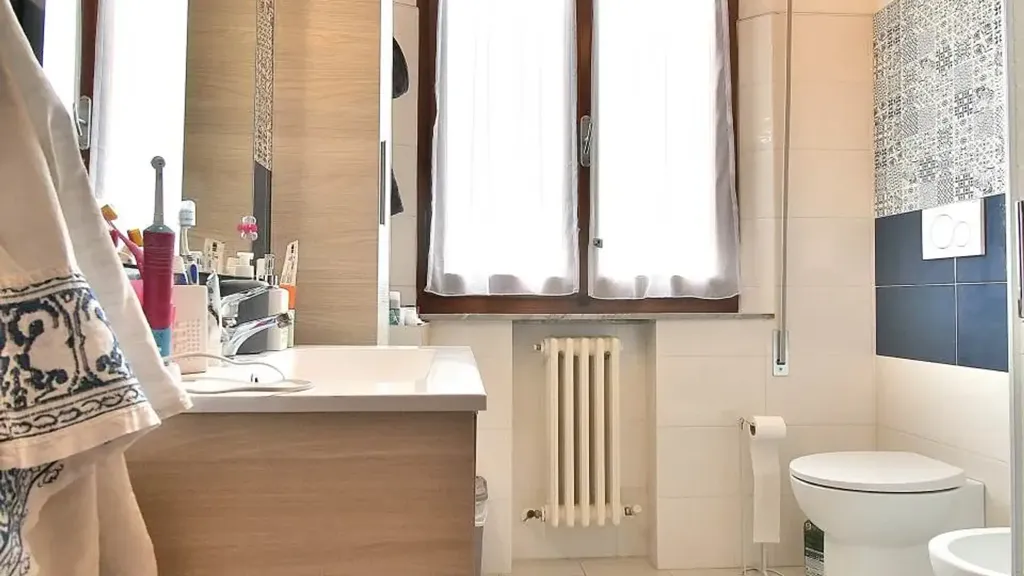 Salles de bain - Rustic Apartment with Terrace in Siena