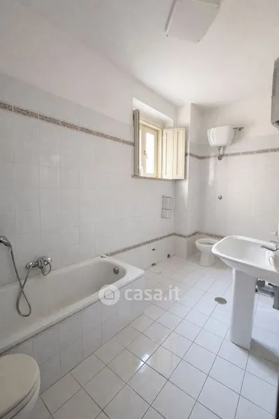 Salles de bain - Spacious Apartment with Balconies in Avellino