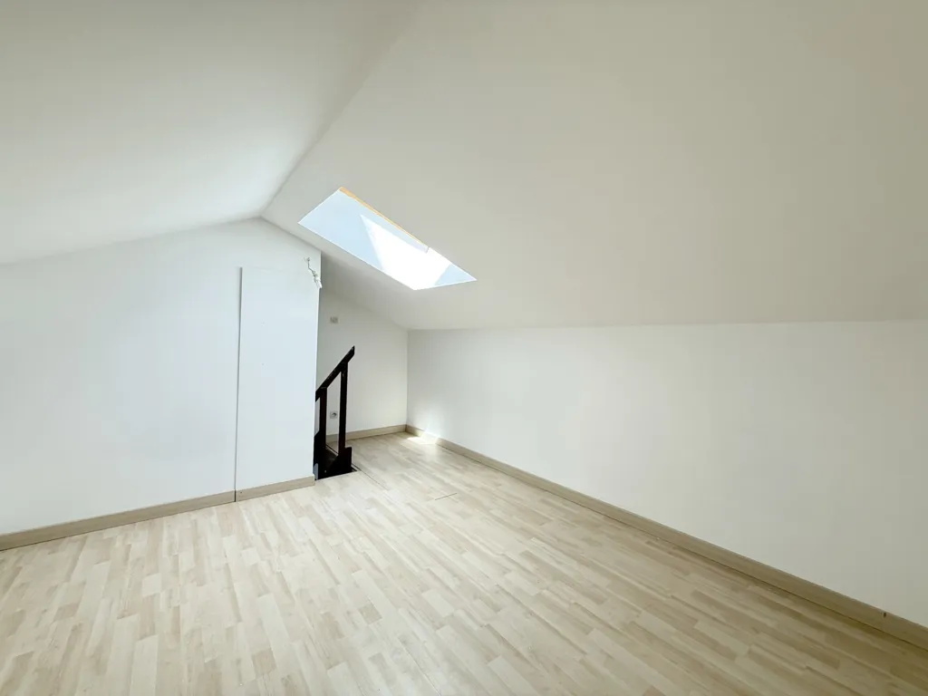 Toad - Duplex Flat with Parking in Central Location