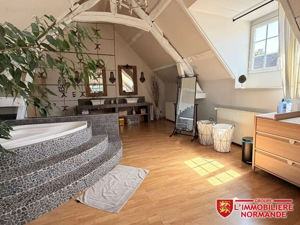 Salles de bain - Propriété de Charme avec Garage à Pacy-sur-Eure