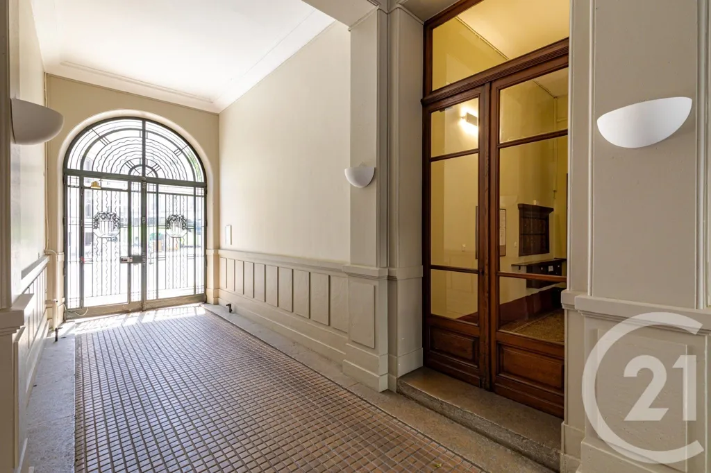 Ingresso - 6-Piece Flat with Balcony in Grenoble