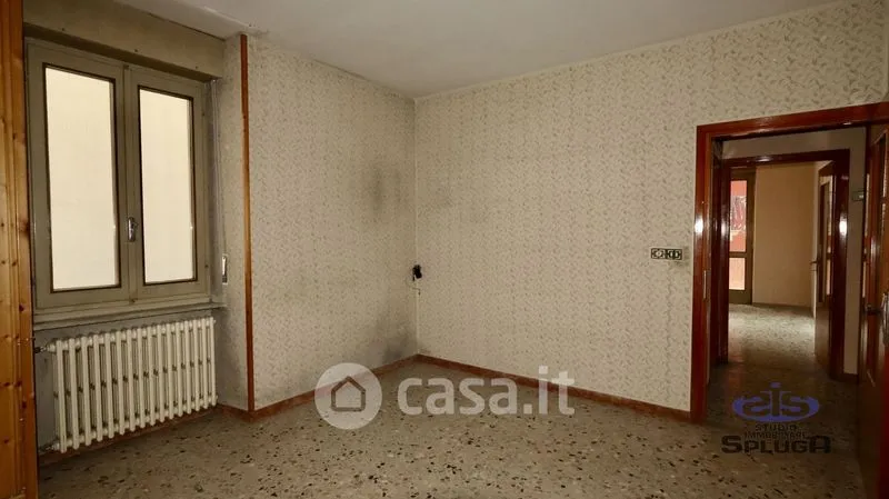 Pièces - Four-Bedroom Apartment in Talamona Centre