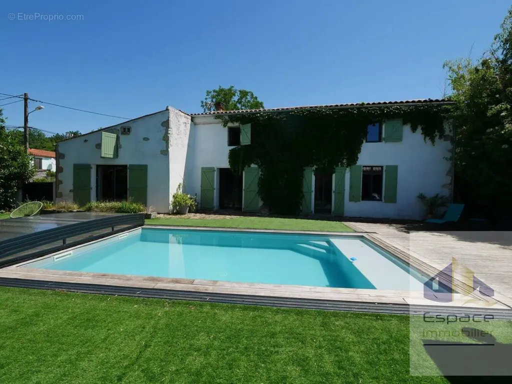 Piscina - Rustic Stone House with Pool near Aigrefeuille d'Aunis