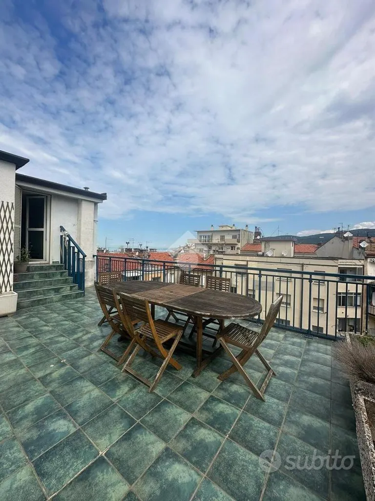 Terrass - Bright 2-Bedroom Apartment with Terrace in Trieste