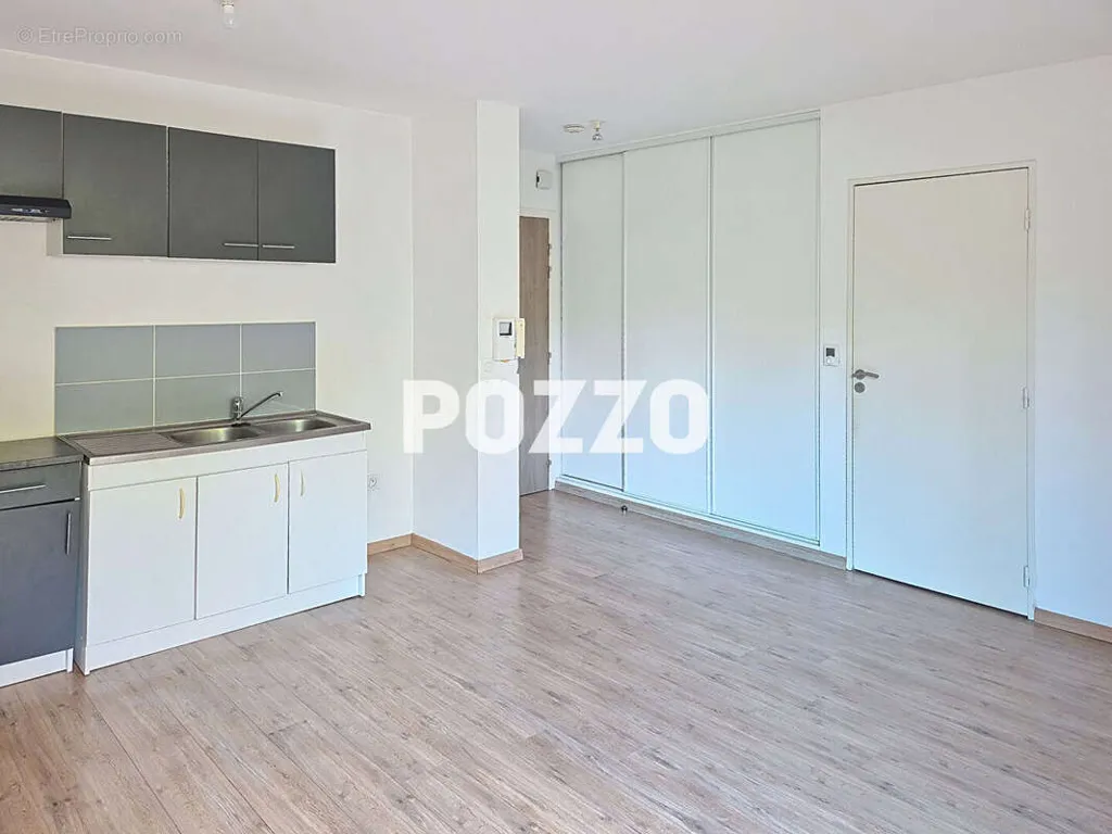 Cuisine - Appartement avec Jardin Privatif à Fleury-sur-Orne