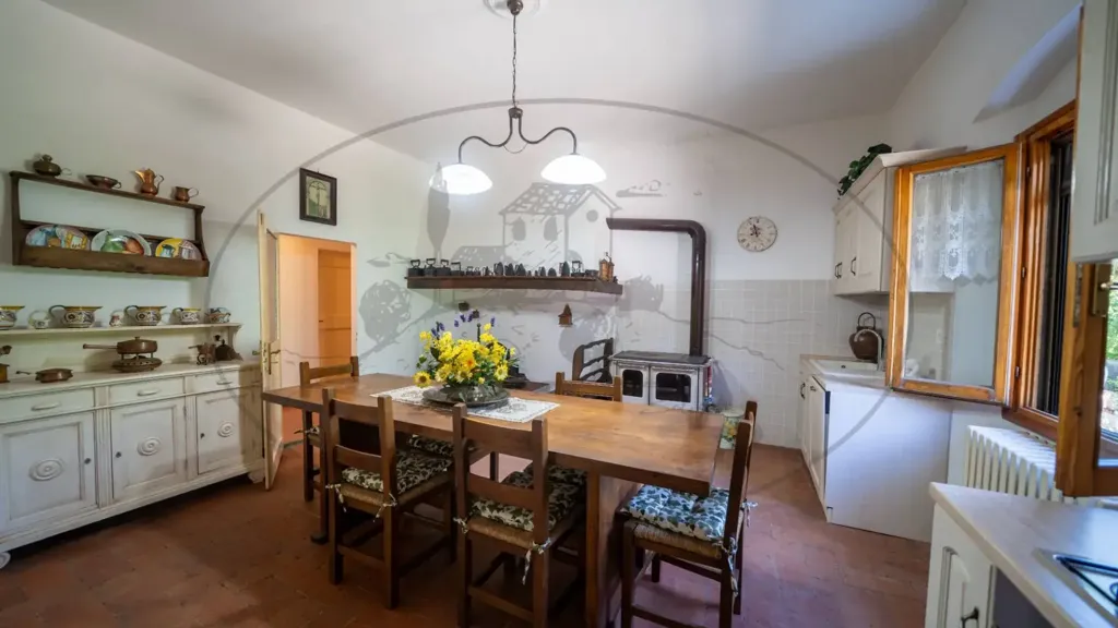 Söögituba - Rustic Farmhouse with Multiple Uses in Figline Valdarno