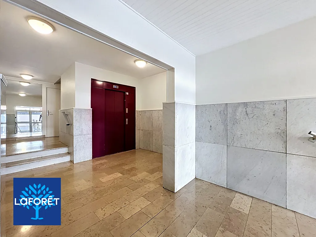 Ingresso - 3-Bed Apartment with Balcony in Evry-Courcouronnes