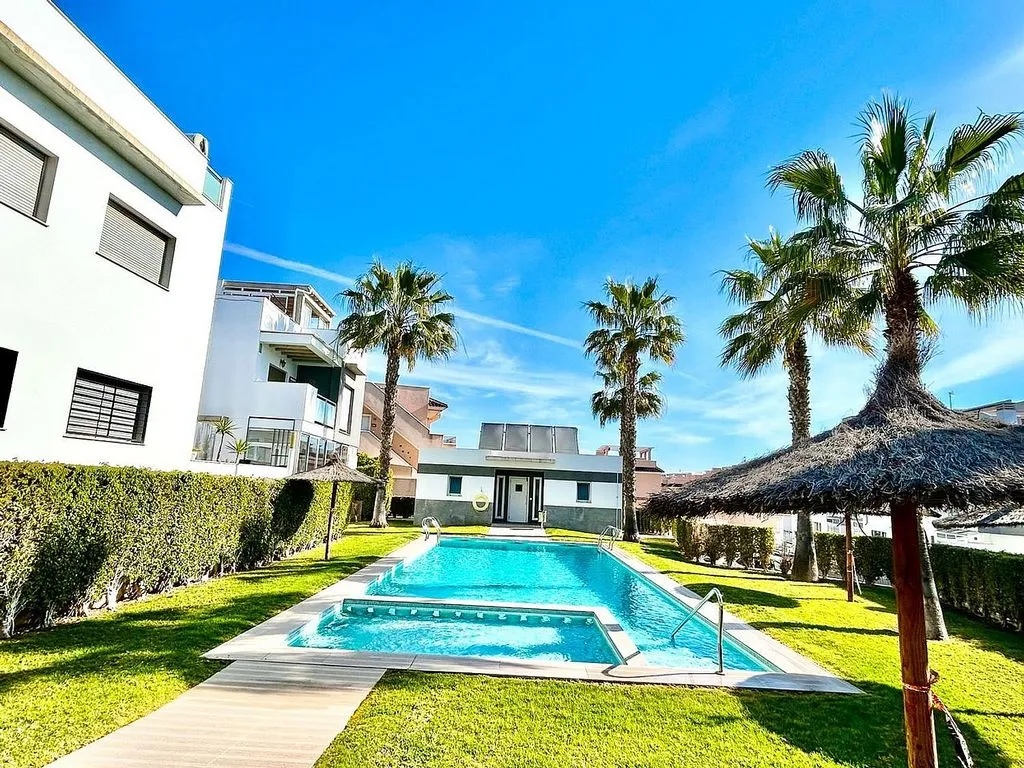 Bassein - Twin-bedroom Apartment with Pool in Torrevieja