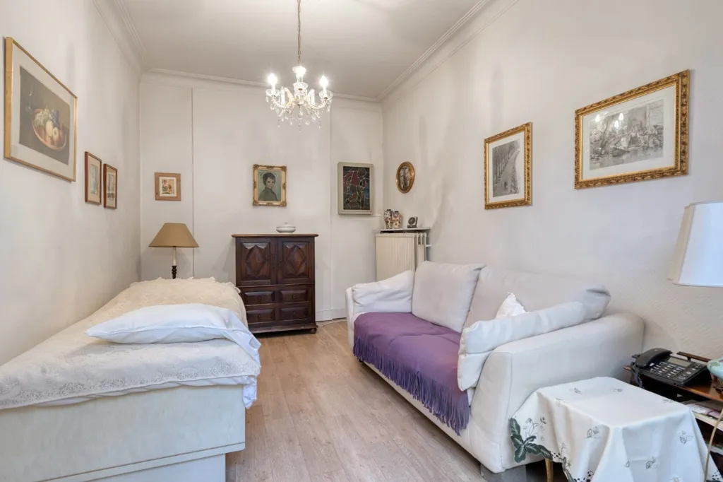 Magamistoad - Renovatable Shop-Residence in Herentals