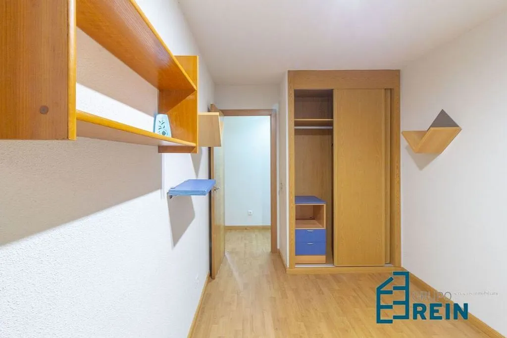 Rooms - 3-Bedroom Apartment with Garage in Recas