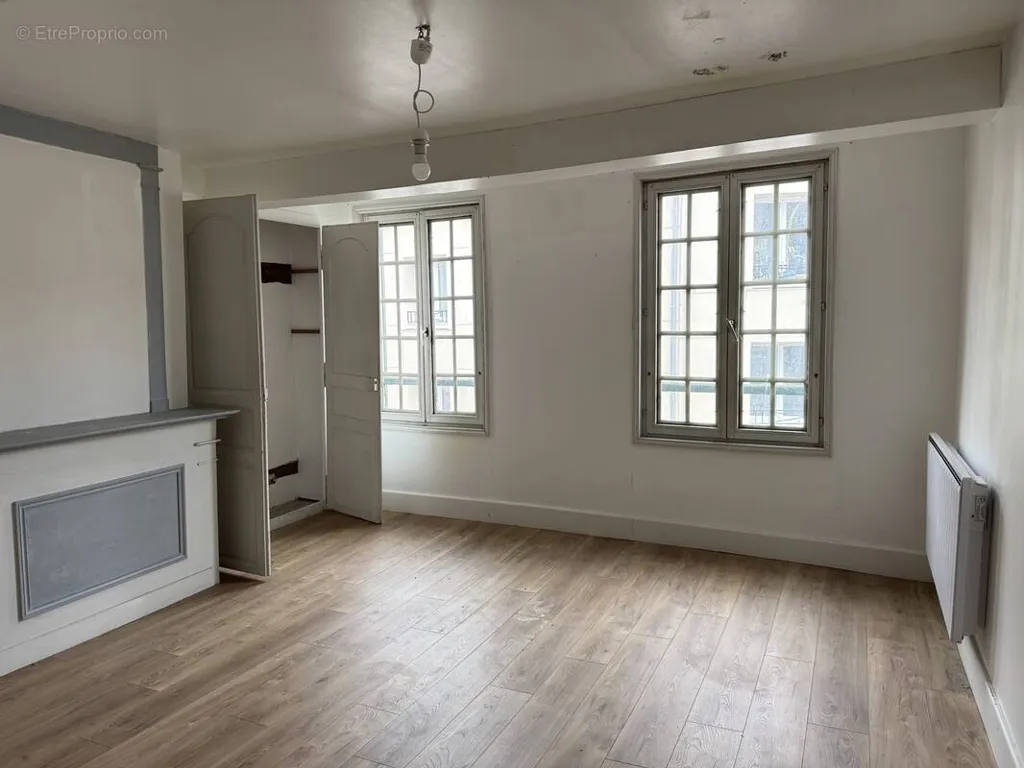 Toad - Bright 2-Bedroom Apartment in Vernon