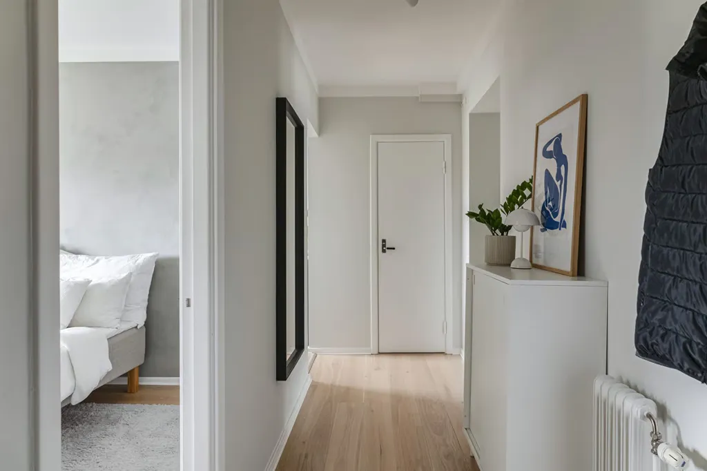Entrée - Renovated Apartment with Large Balcony in Central Location
