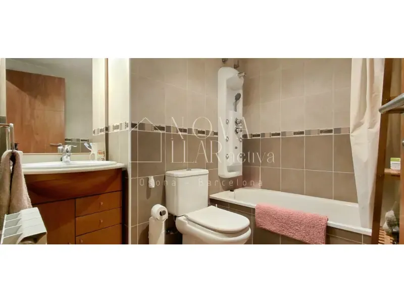 Vannitoad - Apartment with Terrace in Centelles Centre