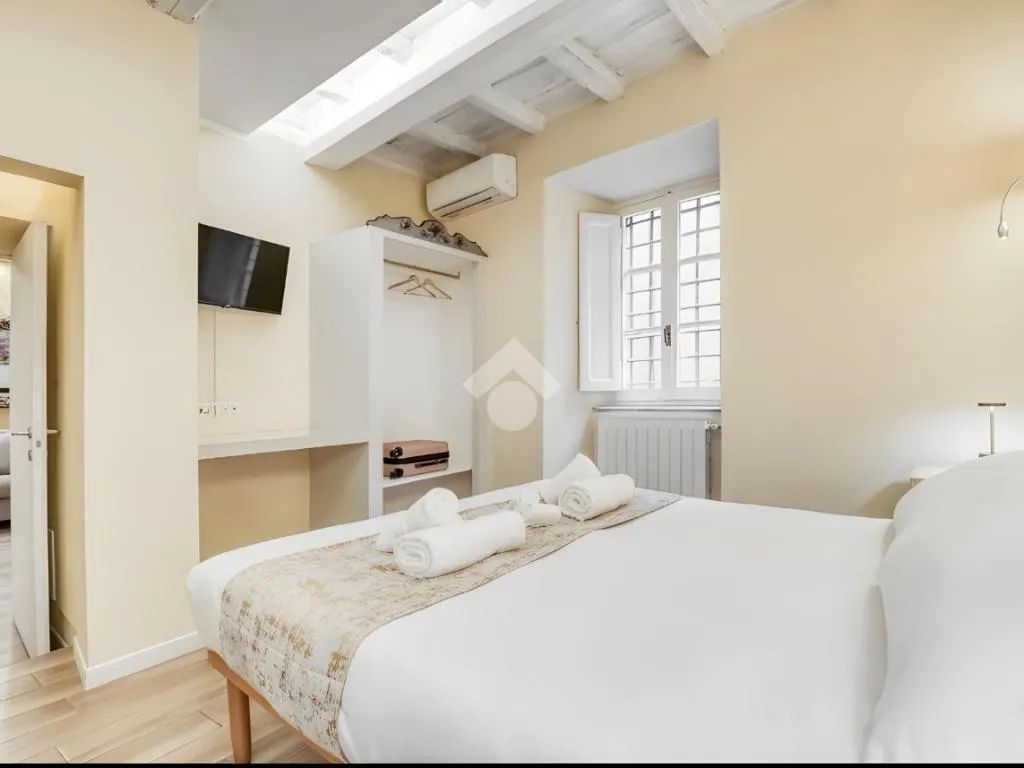 Chambres - Historic Two-Unit Apartment in Rome's Historic Centre